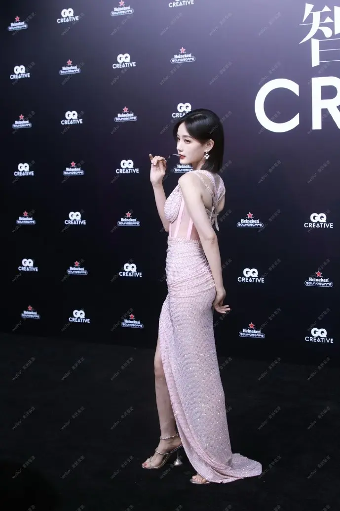 血色衣冠游戏截图